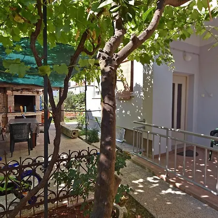 Meri- Near The Main Bus Station Задар