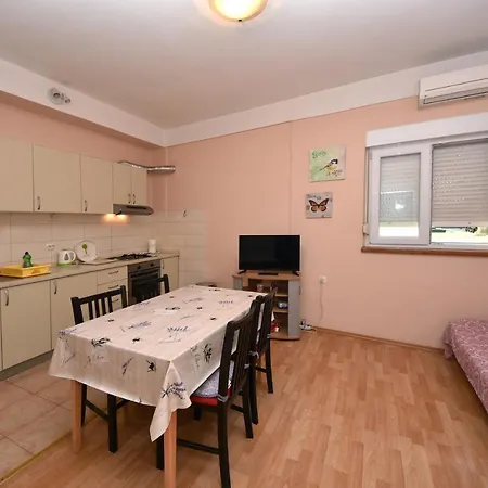 Апартаменти Meri- Near The Main Bus Station