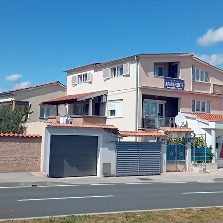 Meri- Near The Main Bus Station * Задар