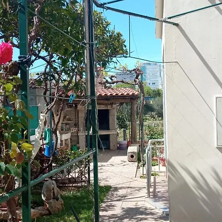 Meri- Near The Main Bus Station Апартаменти *